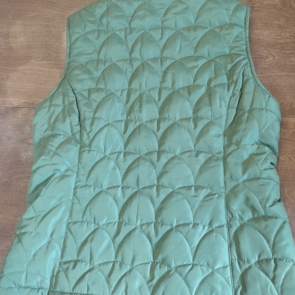 Jane Ashley petite casual lifestyle woman's puffer vest - Picture 2 of 5